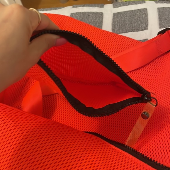 ASOS 4505 Neon Mesh Hodall with detachable inner bag - Picture 6 of 7